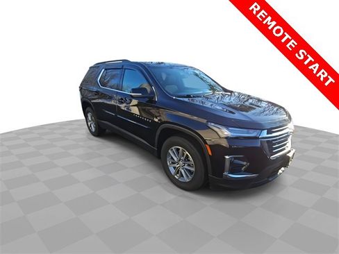 Used 2023 Chevrolet Traverse LT image 2