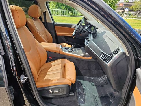 Used 2022 BMW X7 xDrive40i w/ Premium Package AWD/4WD image 11