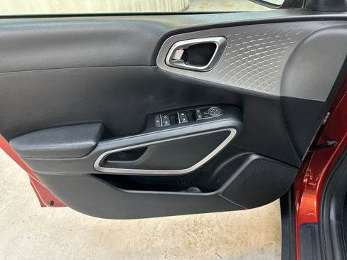 Used 2022 Kia Soul LX image 25