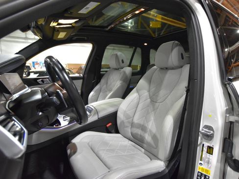 Used 2023 BMW X5 xDrive40i w/ M Sport Package image 52