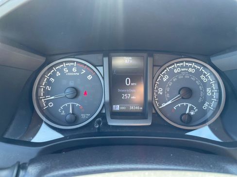 Used 2016 Toyota Tacoma TRD Off-Road w/ Towing Package AWD/4WD image 17