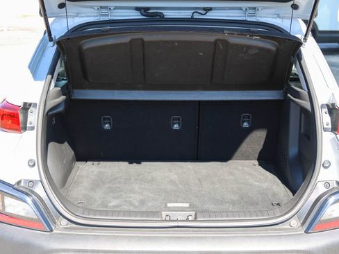 Used 2023 Hyundai Kona SE FWD image 8