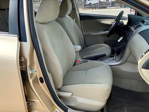 Used 2013 Toyota Corolla LE FWD image 9