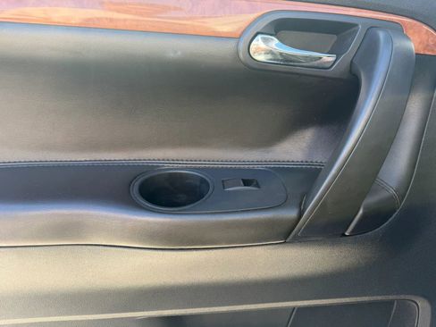 Used 2010 Saturn Outlook XR FWD image 15