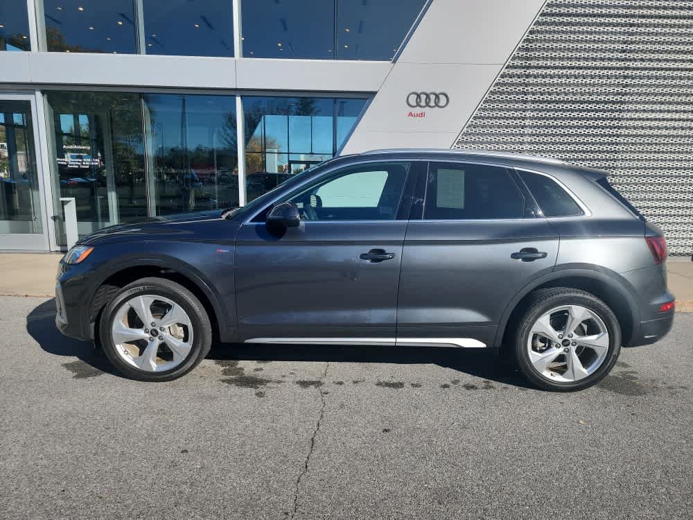 Used 2024 Audi Q5 2.0T Premium Plus w/ Premium Plus Package AWD/4WD image 3