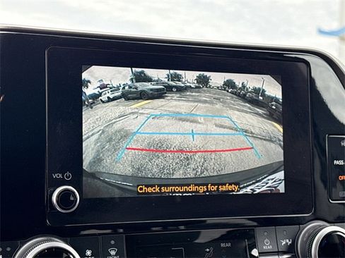 Used 2023 Toyota Highlander XLE image 33