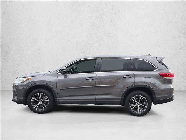 Used 2017 Toyota Highlander Plus w/ Carpet Mat Package FWD image 8
