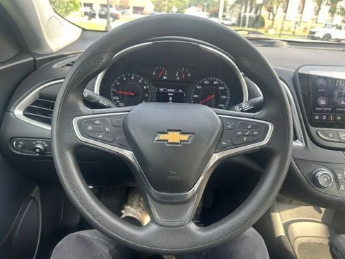 Used 2022 Chevrolet Malibu LS FWD image 34