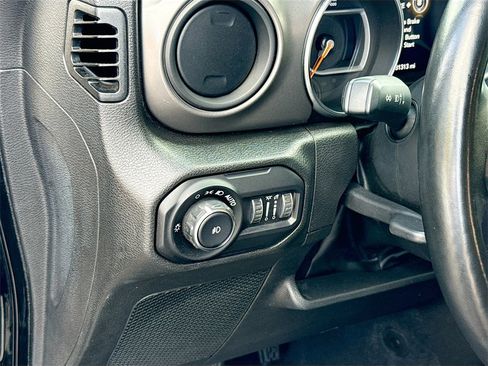 Used 2022 Jeep Wrangler Unlimited Willys image 11