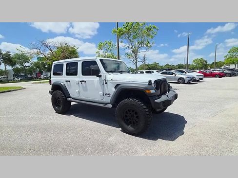 Used 2022 Jeep Wrangler Unlimited Sport w/ Sun And Sound Package AWD/4WD image 34