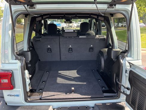 Used 2024 Jeep Wrangler Unlimited Rubicon 4xe w/ Capability Package AWD/4WD image 31