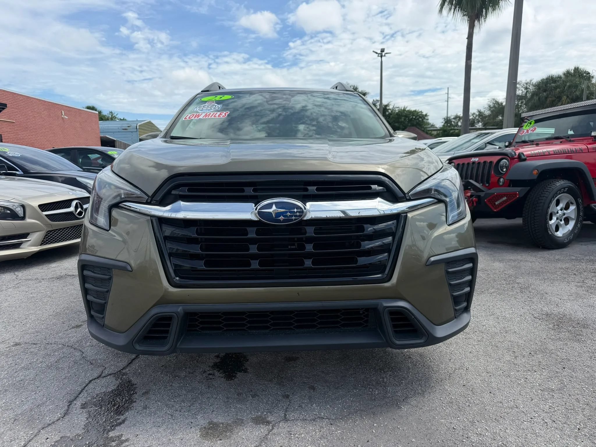 Used 2023 Subaru Ascent Premium AWD/4WD image 2