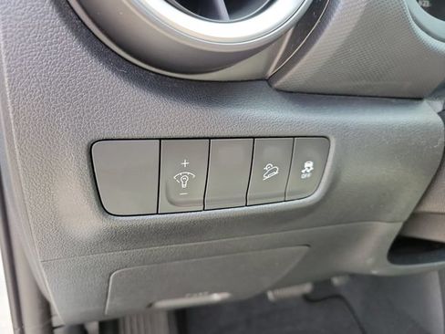 Used 2022 Hyundai Kona Limited AWD/4WD image 26