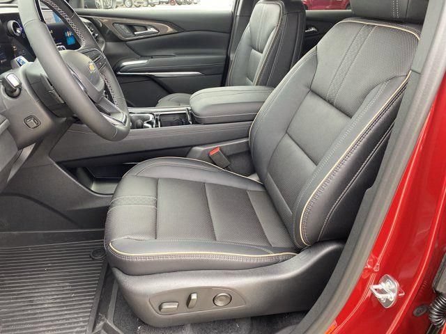 New 2026 Chevrolet Traverse High Country w/ LPO, Floor Liner Package FWD image 9