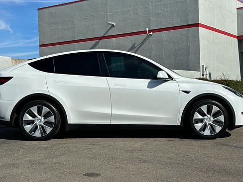 Used 2021 Tesla Model Y Long Range image 6