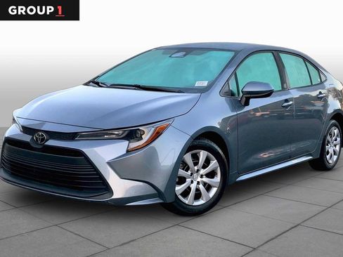 Used 2025 Toyota Corolla LE FWD image 1