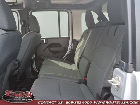 Used 2024 Jeep Wrangler Unlimited AWD/4WD image 24