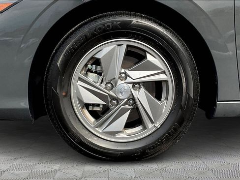 Used 2025 Hyundai Elantra SE image 34