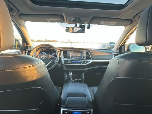 Used 2016 Toyota Highlander Limited image 28
