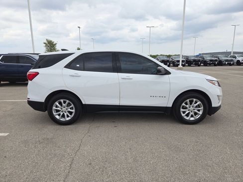 Used 2019 Chevrolet Equinox LS image 2