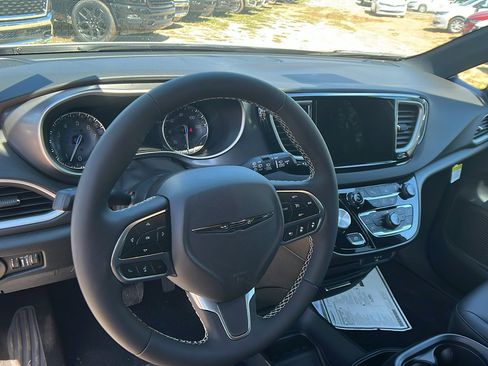 New 2026 Chrysler Voyager LX image 20