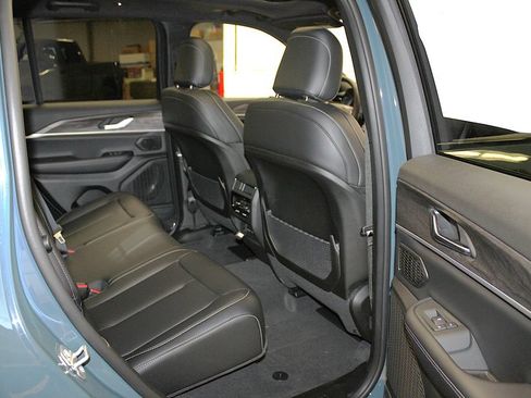 New 2026 Jeep Grand Cherokee Limited w/ Limited Altitude Package AWD/4WD image 33