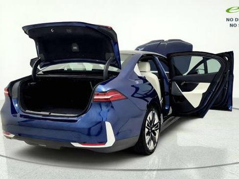 Used 2025 BMW i5 eDrive40i RWD image 18
