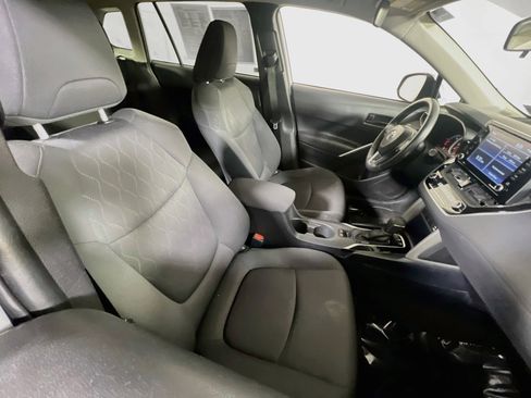 Used 2022 Toyota Corolla Cross LE AWD/4WD image 25