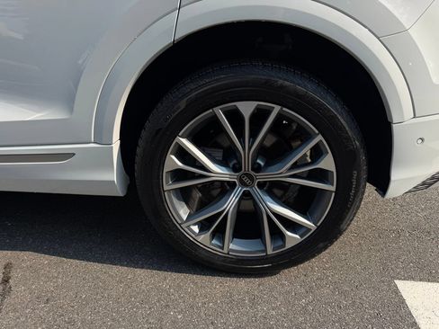 Used 2025 Audi Q8 Premium w/ Convenience Package AWD/4WD image 10