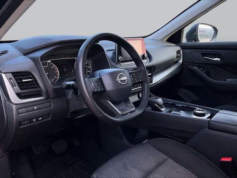 Used 2025 Nissan Rogue SV AWD/4WD image 16