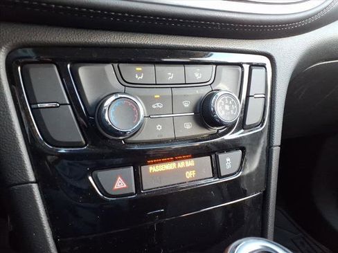 Used 2022 Buick Encore Preferred w/ Safety Package image 24