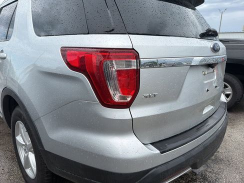 Used 2018 Ford Explorer XLT image 10