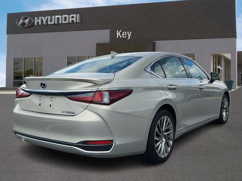 Used 2019 Lexus ES 300h FWD image 4