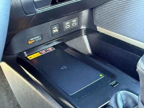 Used 2025 Toyota Camry SE image 19