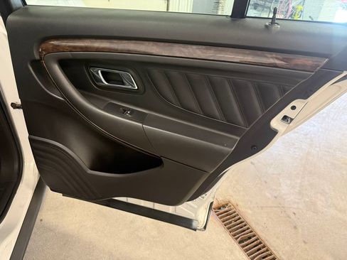 Used 2013 Ford Taurus Limited FWD image 30