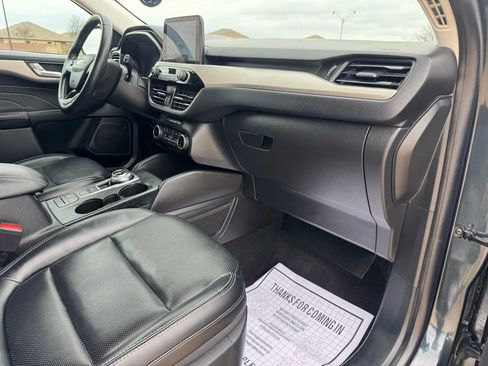 Used 2022 Ford Escape SEL w/ Technology Package FWD image 32