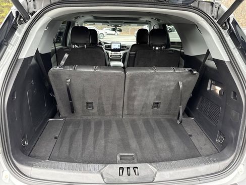 Used 2022 Ford Explorer XLT w/ Equipment Group 202A image 21