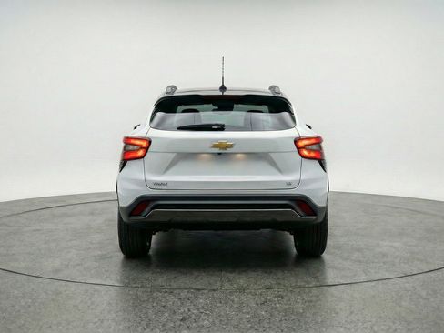 Used 2025 Chevrolet Trax LT FWD image 7