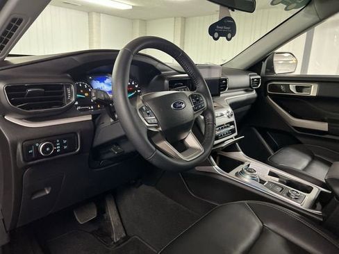 Used 2023 Ford Explorer XLT w/ Equipment Group 202A AWD/4WD image 10