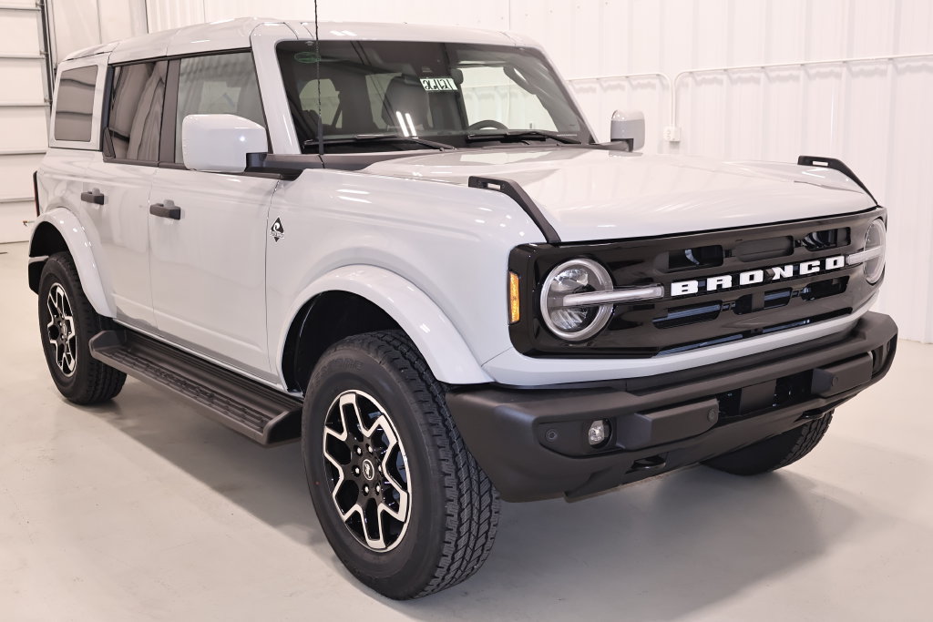 New 2026 Ford Bronco Outer Banks AWD/4WD image 3