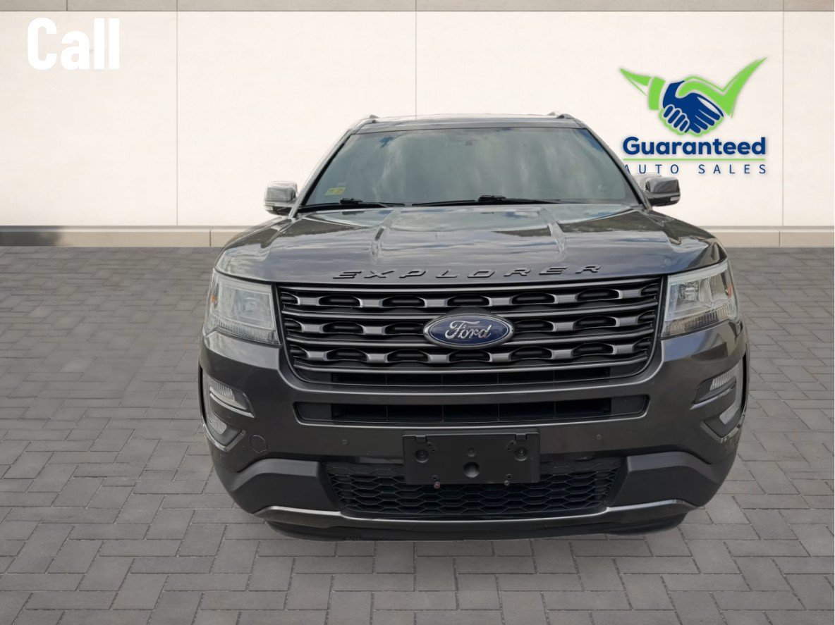 Used 2017 Ford Explorer XLT w/ Equipment Group 202A AWD/4WD image 4
