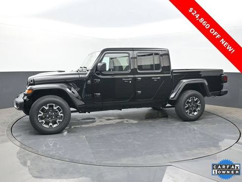 Used 2025 Jeep Gladiator Sport w/ Premium Package AWD/4WD image 2