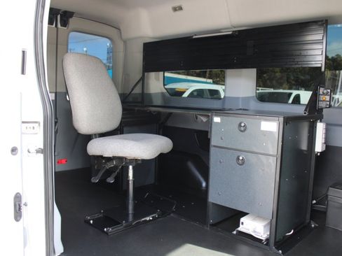 Used 2017 Ford Transit 150 XLT image 9