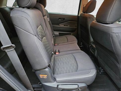 Used 2025 Nissan Pathfinder SV image 18