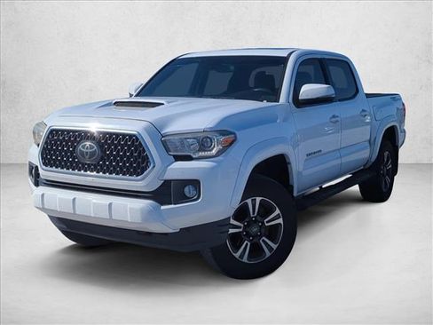 Used 2018 Toyota Tacoma TRD Sport image 1