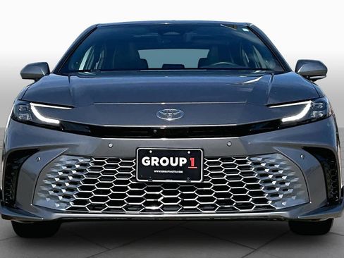 Used 2025 Toyota Camry XSE w/ Premium Plus Package image 4