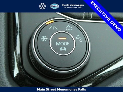 New 2025 Volkswagen Taos SE image 17