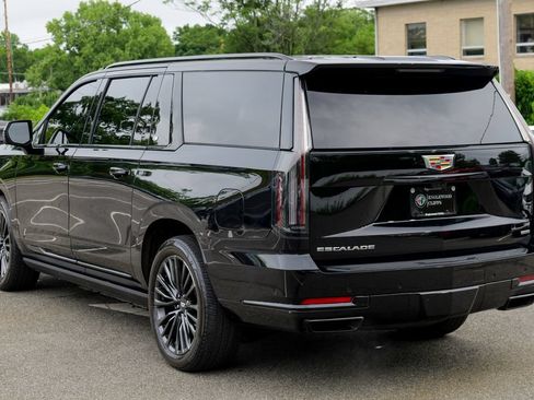 Used 2025 Cadillac Escalade ESV Sport Platinum AWD/4WD image 5
