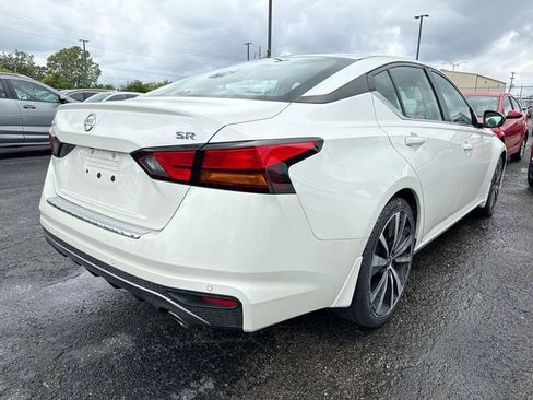 Used 2020 Nissan Altima 2.5 SR w/ Premium Package FWD image 4