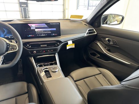 Used 2025 BMW 330i xDrive Sedan w/ M Sport Package image 19